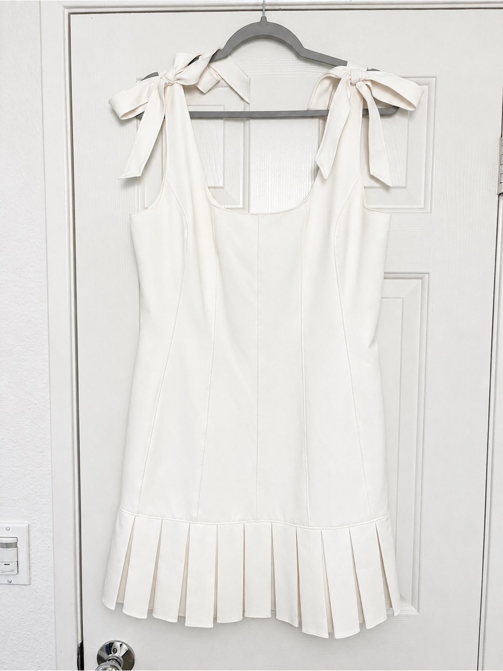 Cinq a Sept Harlyn Pleated preppy Tie Strap Minidress In Ivory size 12 - Picture 3 of 5